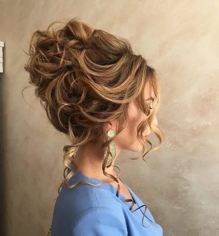 Прическа на средние волосы кудри собранные Pin by Lara Georges on Prom vision Wedding hairstyles updo messy, Curly hair sty