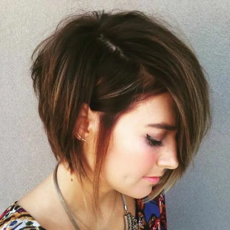 Прическа на средние волосы молодежные asymmetrical choppy bob Short hair with layers, Thick hair styles, Short layered