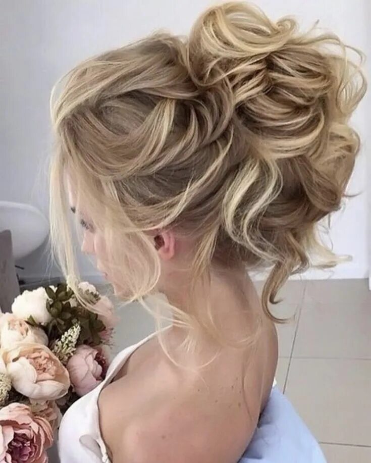 Прическа на средние волосы на свадьбу подруге Pin by Janie Liang on HAIR High bun wedding hairstyles, Bride hairstyles, Weddin