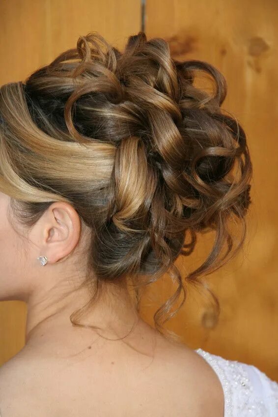 Прическа на средние волосы на юбилей 50 Easy updos Long hair updo, Long hair styles, Wedding hairstyles for long hair