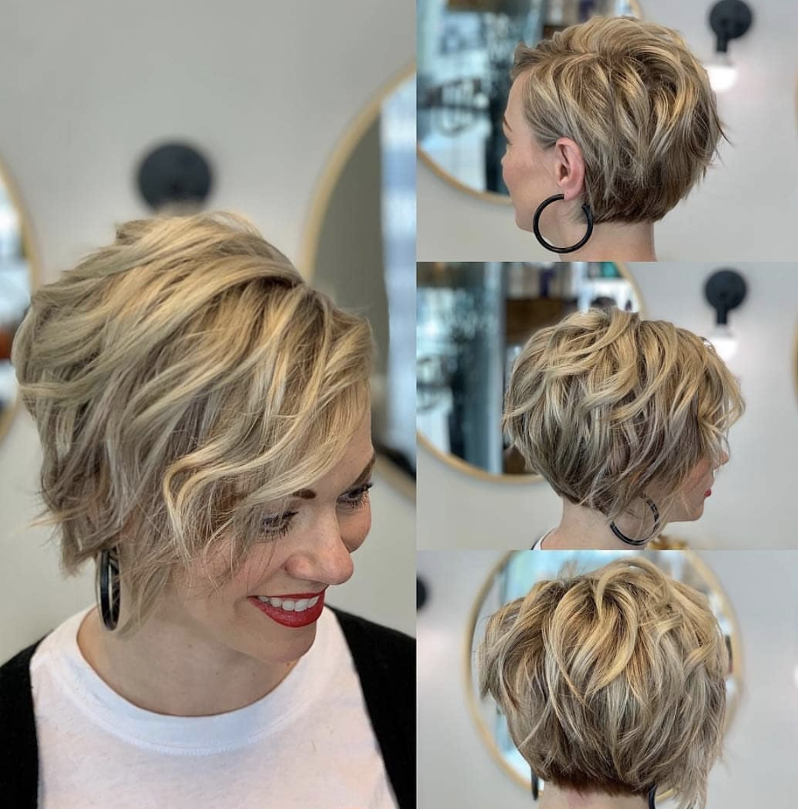 Прическа на средние волосы пикси боб Short bob 2019 - cute wavy textured cut Thick hair styles, Hair styles, Short ha