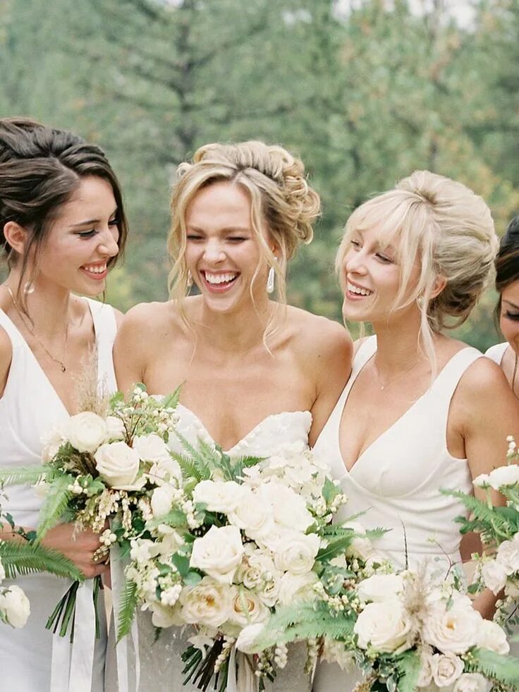 Прическа на средние волосы подружка невесты 43 Bridesmaid Updos For Every Hair Length Bridesmaid hair updo, Bridesmaid updo,