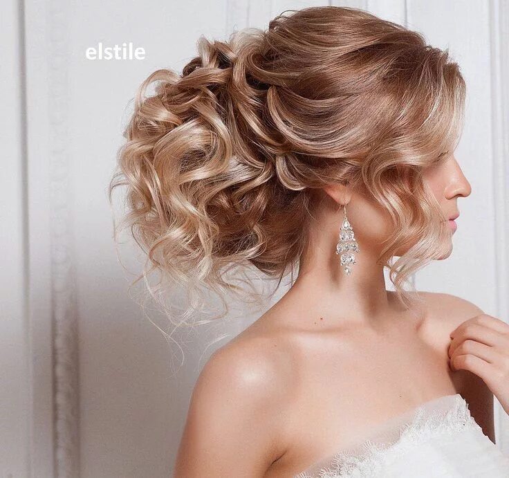 Прическа на средние волосы пучок из локонов Lovely bridal look Make up, hairstyles Web: www.elstile.ru, www.elstile.com Saç