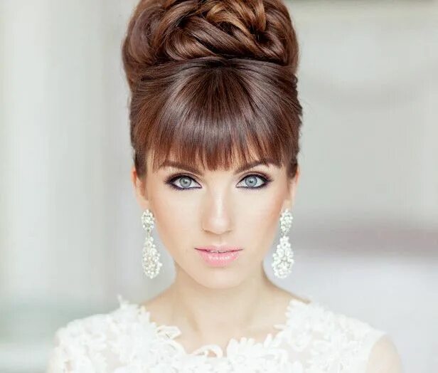 Прическа на средние волосы с челкой женская Gorgeous Wedding Hairstyle Inspiration - MODwedding Gorgeous wedding makeup, Sho