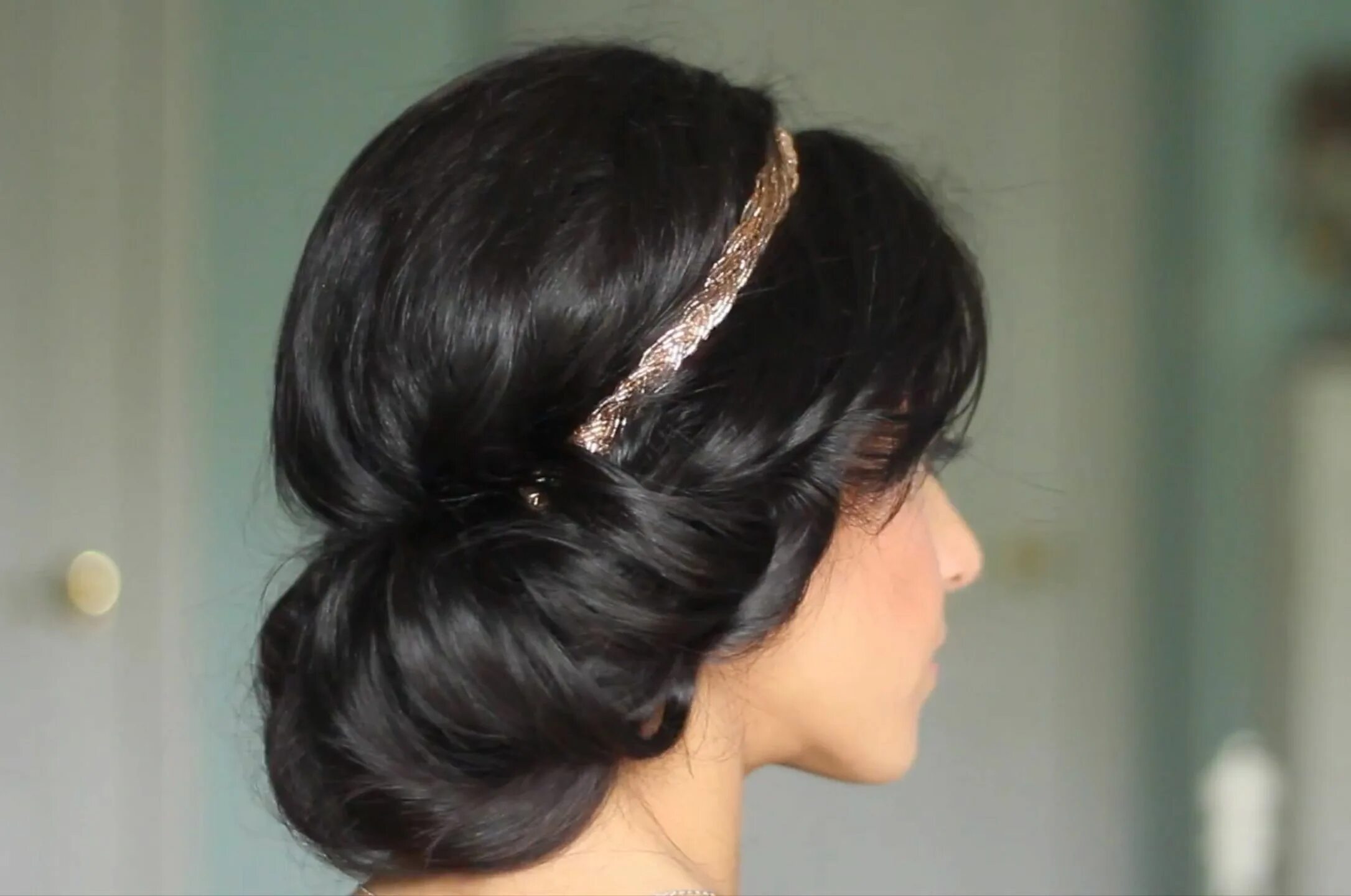 Прическа на средние волосы с повязкой Perfect Prom Hairstyles