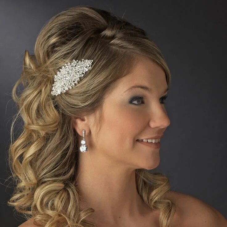 Прическа на средние волосы с заколкой сбоку i love the volume Wedding hair flowers, Vintage wedding hair, Silver bridal hair