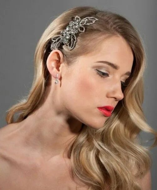 Прическа на средние волосы с заколкой сбоку vintage hair 2 Wedding hairstyles, Bridal hair, Hair pieces