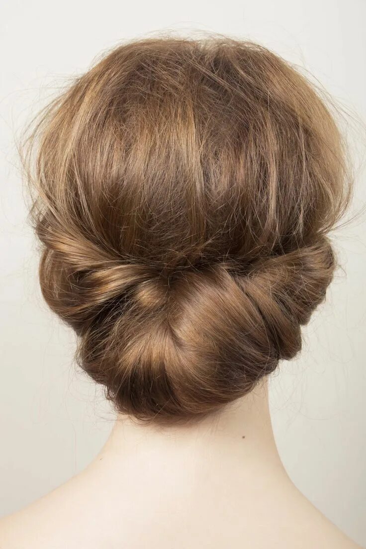 Прическа на средние волосы сзади вид Looking for practical yet pretty prom hairstyles that won’t take you hours to cr