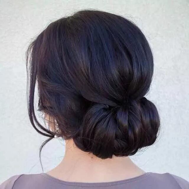 Прическа на средние волосы сзади вид Effortlessly Chic Wedding Hairstyles - MODwedding Long hair styles, Hair styles,