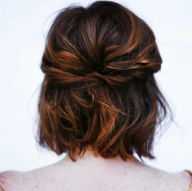 Прическа на средние волосы сзади вид Blackbird's Pearl Hair styles, Short hair styles, Long hair styles