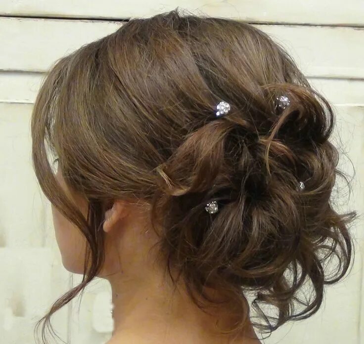 Прическа на средние волосы в кафе Be admired with glamorous hair updos done by our hair artists. Whether long, med