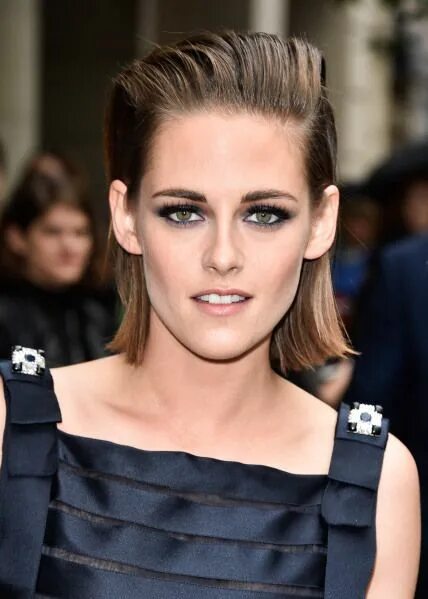 Прическа на средние волосы зализанная Kristen Stewart’s Beauty Evolution from 'Twilight' to Now StyleCaster in 2020 Kr