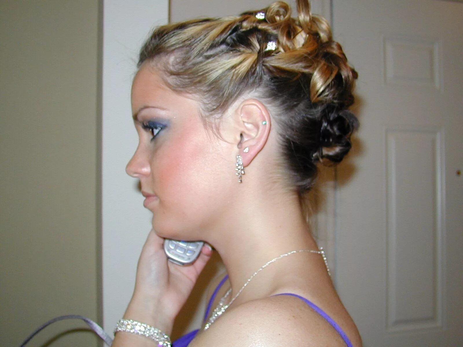 Прическа на средние жидкие bridesmaid hairstyles half up (mit Bildern) Kurze haare abschlussball