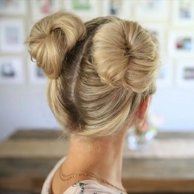 Прическа на средний волос гульку Here are 3 different options on how to do Double Buns/Space Buns, which I am cur