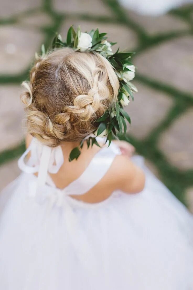 Прическа на свадьбу 13 лет Chic All-White Wedding at Four Seasons Flower girl updo, Flower girl hairstyles,