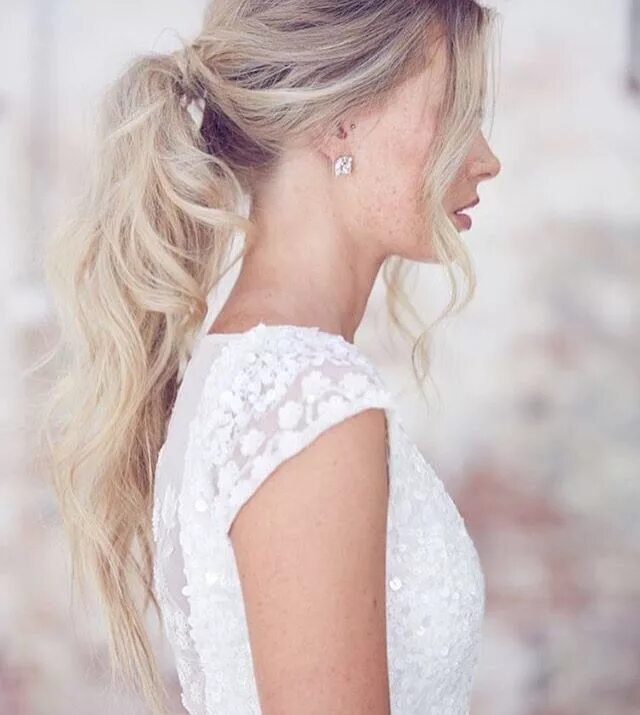 Прическа на свадьбу 2024 хвост Pin by A N D I E. on locks Wedding hair and makeup, Human hair ponytail extensio