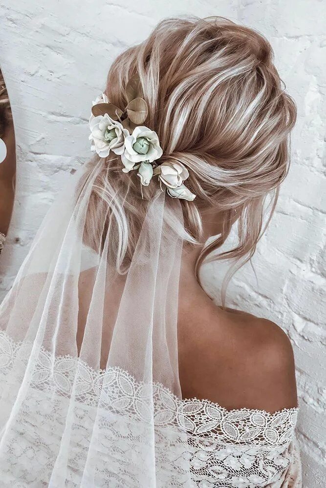 Прическа на свадьбу 2024 каре Wedding Hair Trends: 12 Ideas 2024 Guide + Expert Tips Bridal hair veil, Wedding