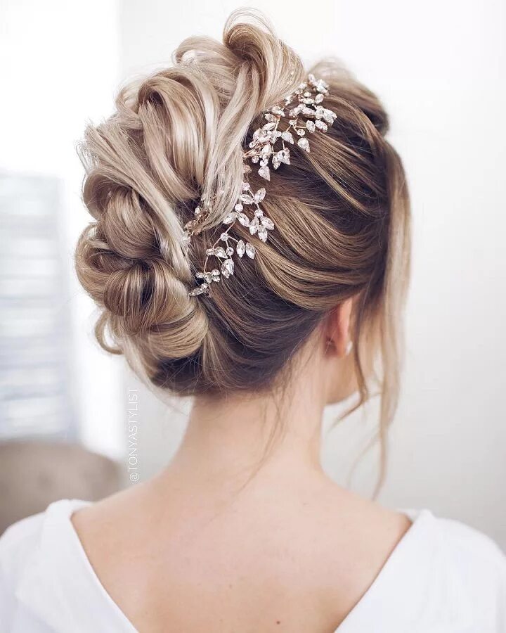 Прическа на свадьбу Wedding hairstyle inspiration Top hairstyles, Long hair styles, Bride hairstyles