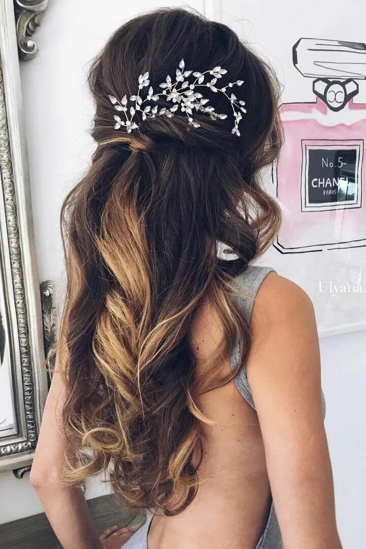 Прическа на свадьбу длинные волосы распущенные Pin by Lily Campbell on Long Hairstyles Long hair styles, Wedding guest hairstyl