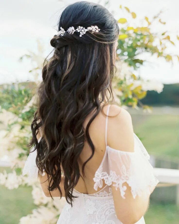 Прическа на свадьбу длинные волосы распущенные 37 Half-Up, Half-Down Wedding Hairstyles We Love Wedding hair down, Half up wedd