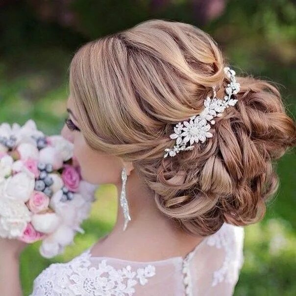 Прическа на свадьбу для невесты Pin by INA Boldaniuc on Прически Glamorous wedding hair, Wedding hairstyles updo