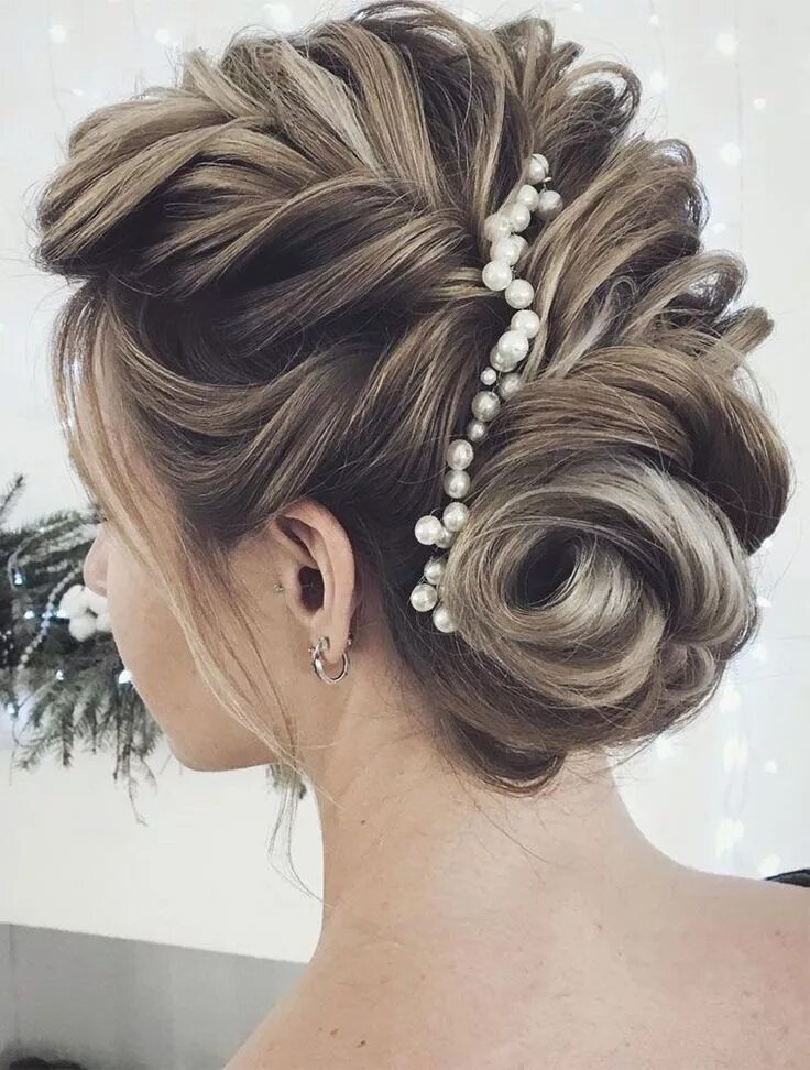 Прическа на свадьбу гостье на длинные The Most Romantic Bridal Updos Wedding Hairstyles Medium hair styles, Bridal hai