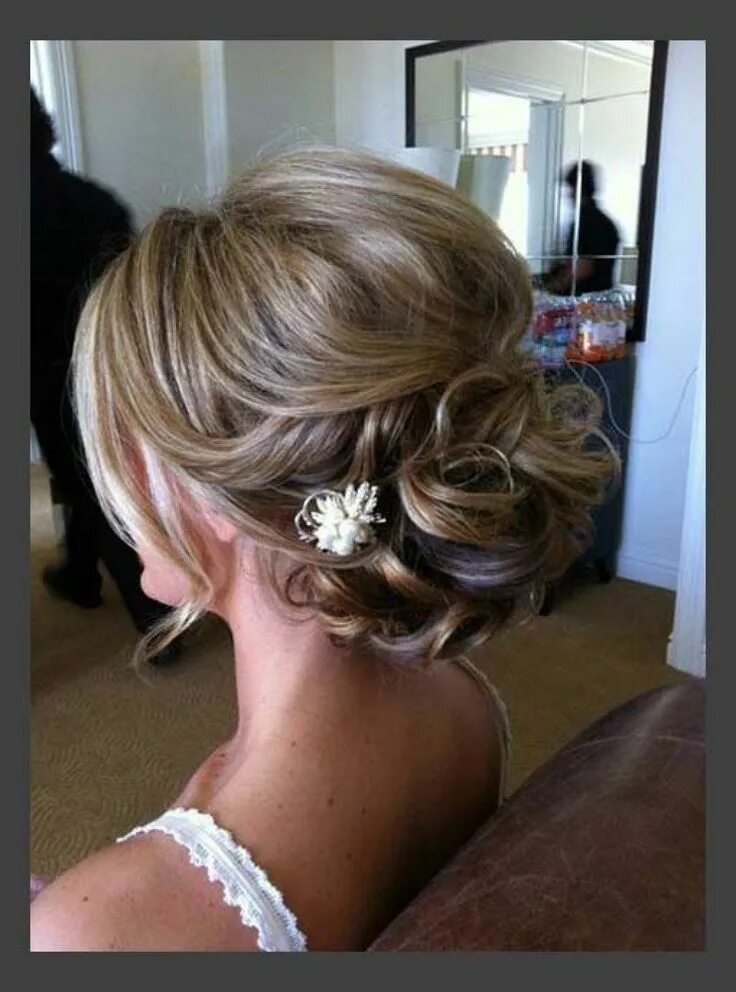 Прическа на свадьбу короткие волосы до плеч Pretty Updos For Medium Length Hair Ideas Short hair updo, Short hairstyles fine