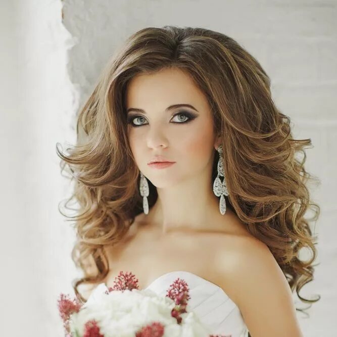 Прическа на свадьбу кудри на средние Wedding hair class Wedding hairstyles, Wedding hair and makeup, Hair class