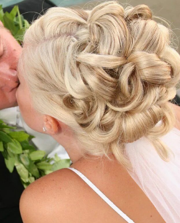 Прическа на свадьбу маме длинные волосы wedding updos with flowers Top 7 Wedding Hairstyles For 2010 From Today's Bride 