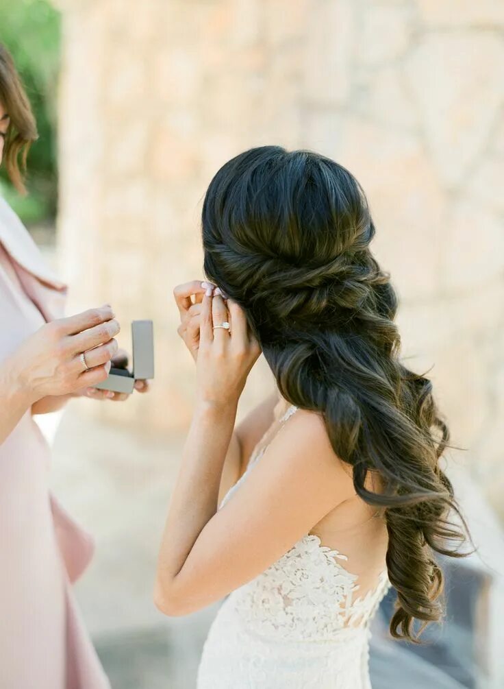 Прическа на свадьбу на длинные волосы подружке A Romantic Camp Lucy Wedding Beneath Enchanting Live Oaks Wedding hairstyles, Ha