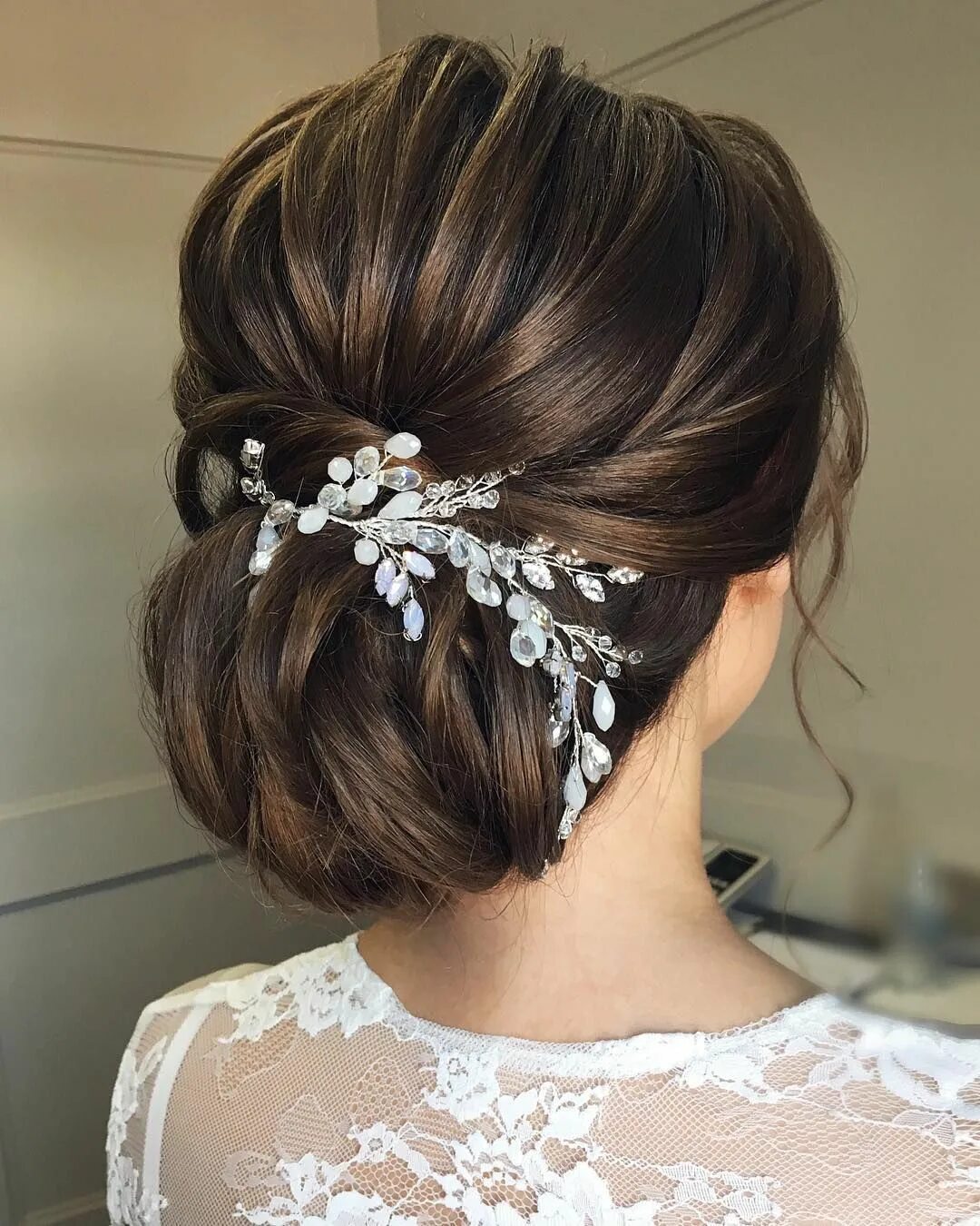 Прическа на свадьбу на средние волосы 87 Fabulous Wedding Hairstyles For Every Wedding Dress Neckline Wedding hairstyl