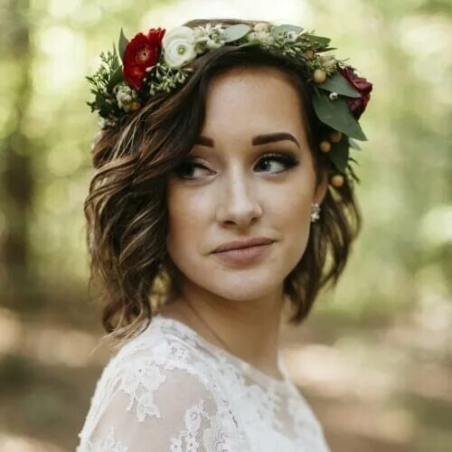 Прическа на свадьбу на стрижку каре Flower Crown Wedding Hairstyles Short wedding hair, Wedding hair inspiration, Lo