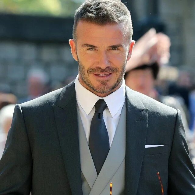 Прическа на свадьбу жениху короткая David Beckham Made the Royal Wedding Into a Big Menswear Moment David beckham ha