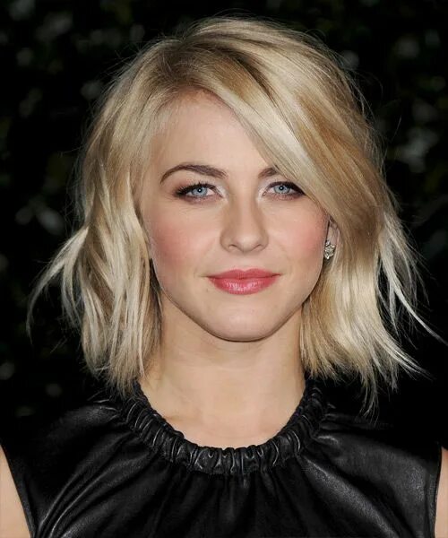 Прическа на тонкие волосы до плеч Julianne Hough Medium Straight Golden Blonde Hairstyle with Light Blonde Highlig