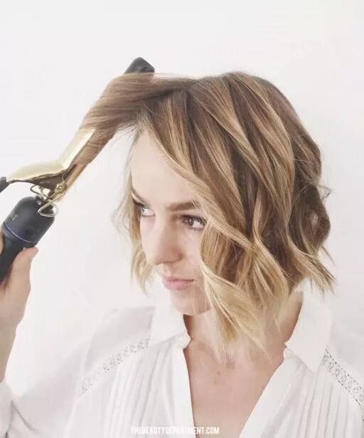 Прическа на утюжок на средние волосы FLAT IRON WAVE TRICK Short hair waves, Hair waves, Short wavy hair