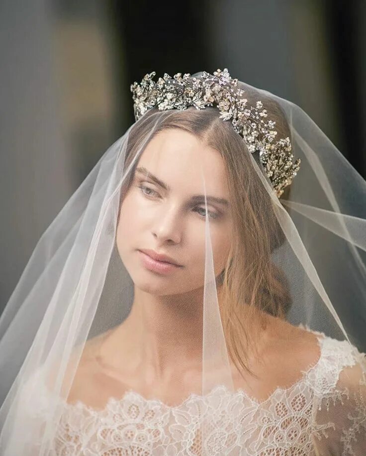 Прическа на венчание на длинные волосы Maria Elena headpiece Bridal hair, Bride hairstyles with veil, Bridal hair veil