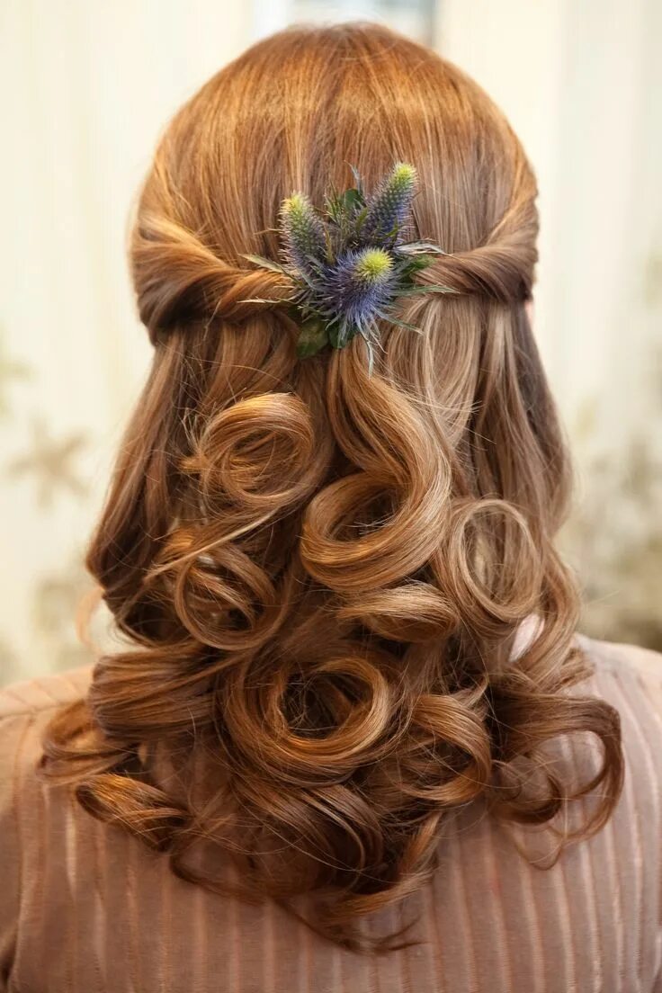 Прическа на волосы на праздник Wedding Hair Accesory Inspiration. See how we styled our real brides hair to com