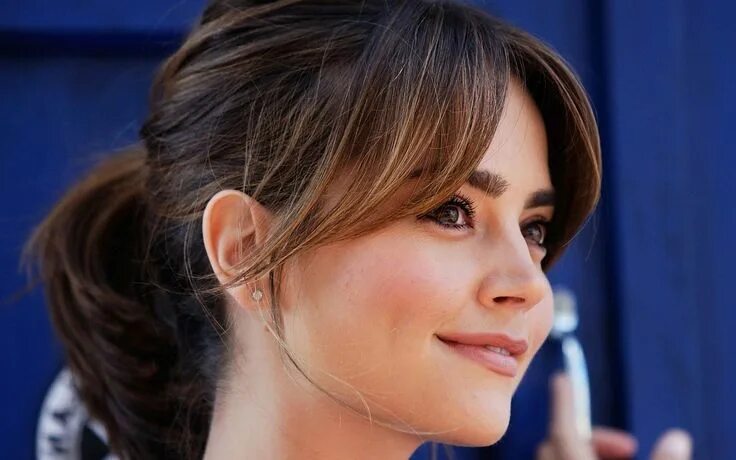 Прическа на волосы с челкой шторкой Jenna coleman, Jenna louise coleman, Coleman