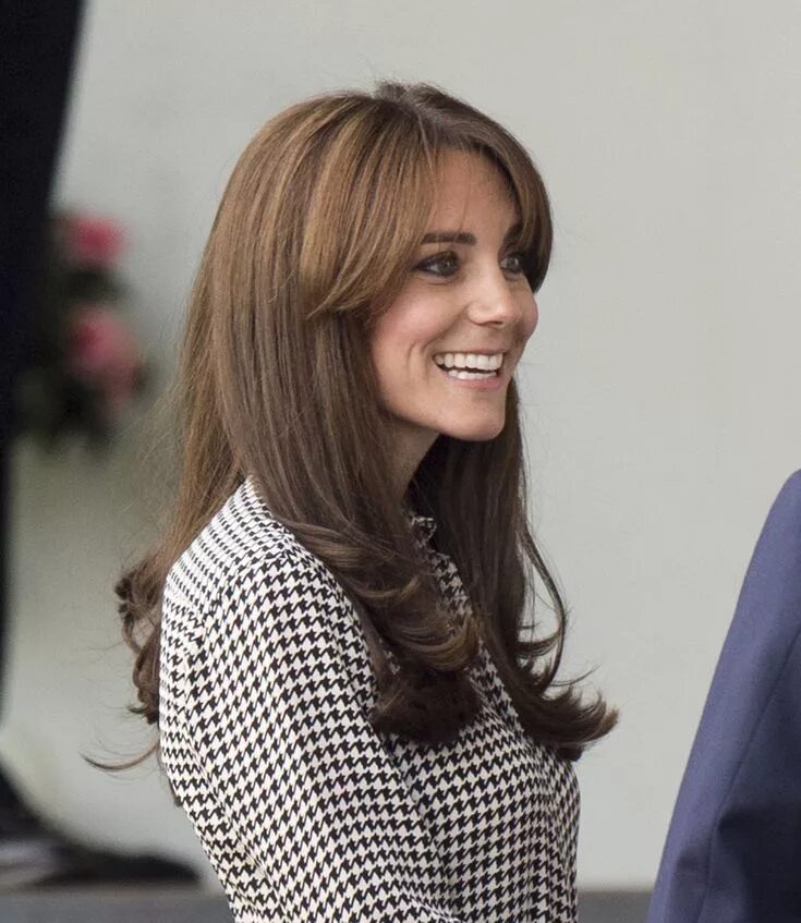 Прическа на волосы с челкой шторкой 33 Hairstyles That Prove Kate Middleton Is the Princess of Good Bangs Kate middl