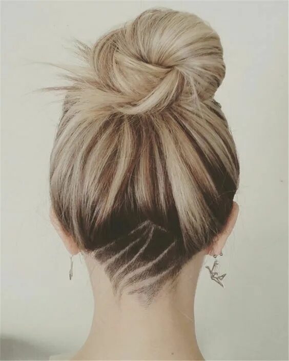 Прическа на затылке на средние волосы Pin by Talie Clapham on Hair Salon Undercut long hair, Female undercut long hair