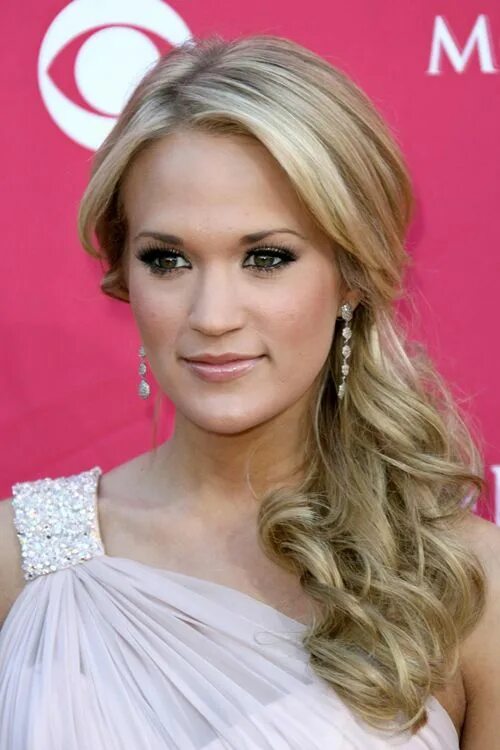 Прическа набок Carrie Underwood Wavy Ash Blonde Low Ponytail, Ponytail Hairstyle Steal Her Styl