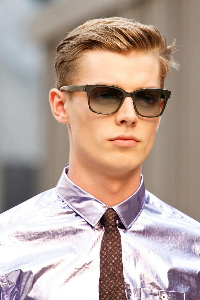 Прическа набок коротко мужская Burberry Spring 2013 Menswear Collection Vogue