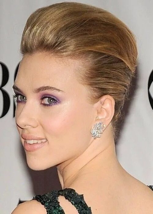 Прическа начес на каре Perfect Updo Hairstyles for Short Hair: Scarlett Johansson Short Hair Style Saç 