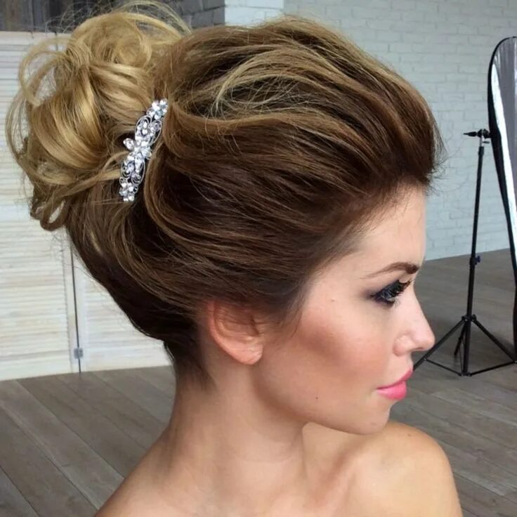 Прическа наверх фото 40 Best Wedding Hairstyles for Short Hair That Make You Say "Wow!" Short wedding