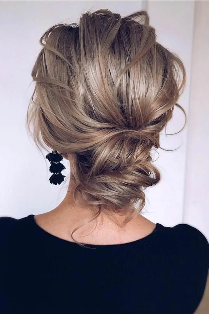 Прическа небрежный пучок на длинные волосы Pinterest Wedding Hairstyles Ideas 2024 Guide Long hair styles, Medium length ha