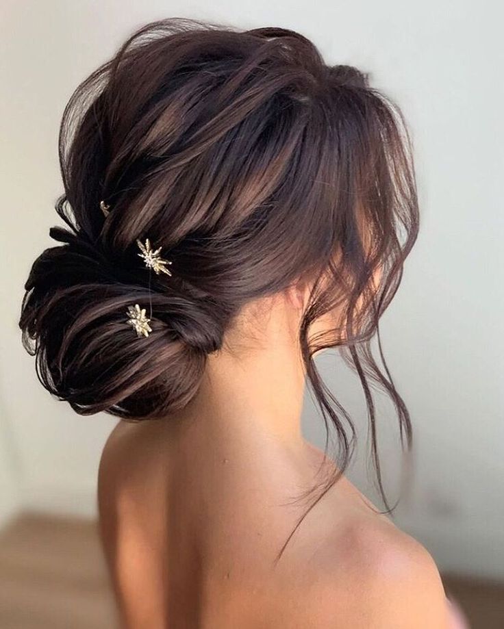 Прическа небрежный пучок на длинные волосы Pin by Ronja Törmänen on häät Hair styles, Long hair styles, Elegant hairstyles