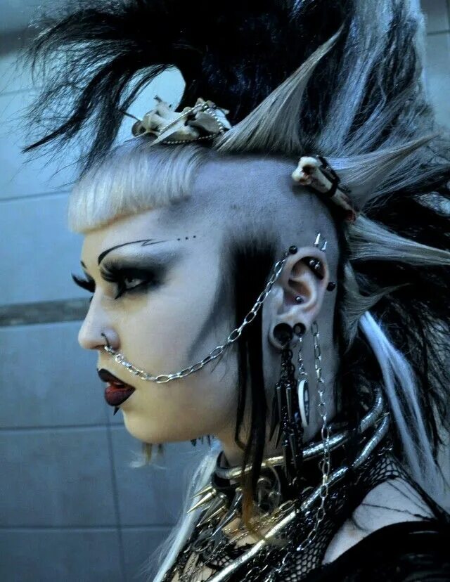 Прическа нефора 2024 Louise, la fantasma Apocalyptic fashion, Punk hair, Post apocalyptic fashion