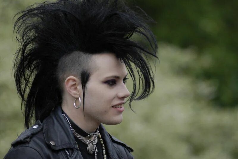 Прическа нефора Goth hair Goth hair, Gothic hairstyles, Womens hairstyles