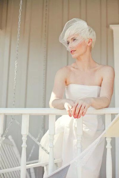 Прическа невеста фото коротки волос Credit: Erica Gray Beauty Company Short hair bride, Short wedding hair, Bride ha