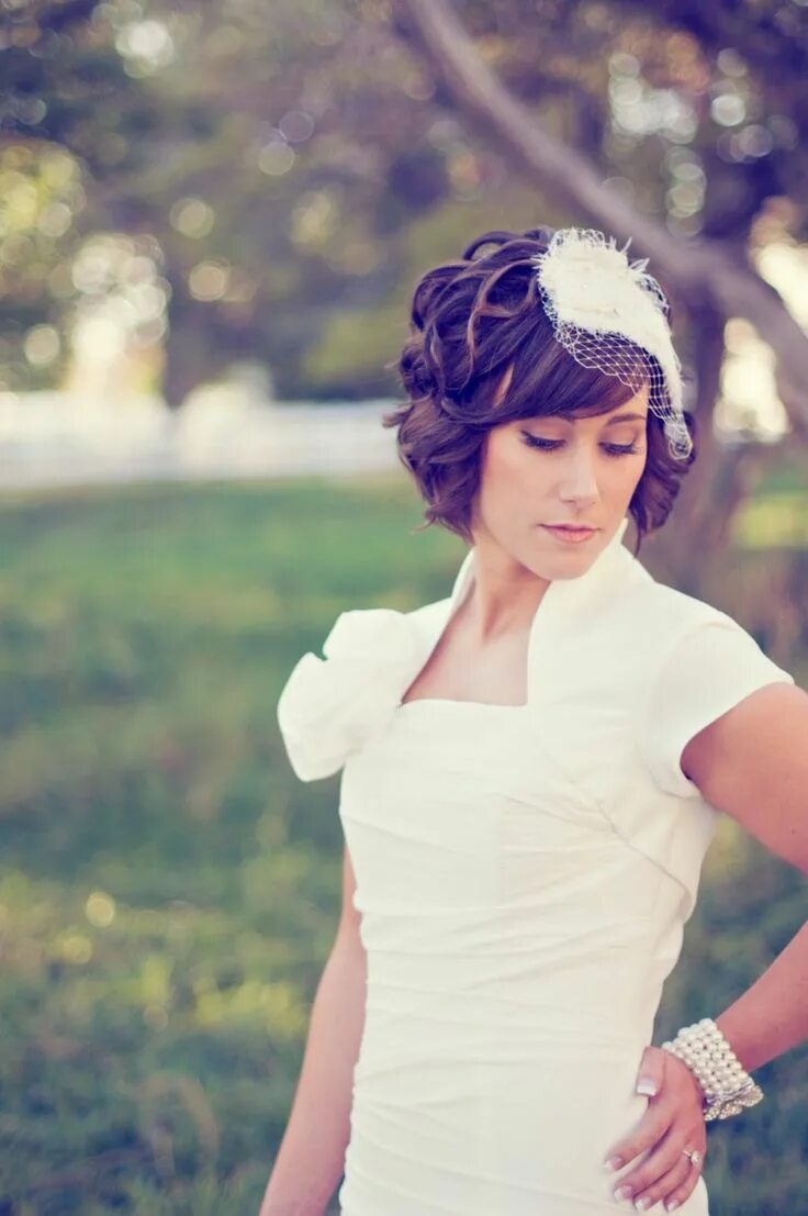 Brautreif in Ivory Short hair bride, Pixie wedding hair, Short wedding hair